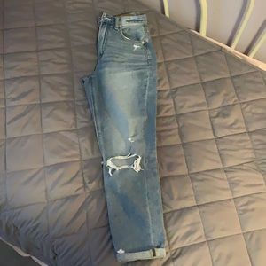 American Eagle mom jeans size 2 medium wash